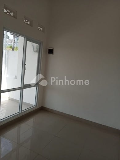 dijual rumah cantik bukit parahyangan residen di jl  cireunde bina karya padalarang - 12