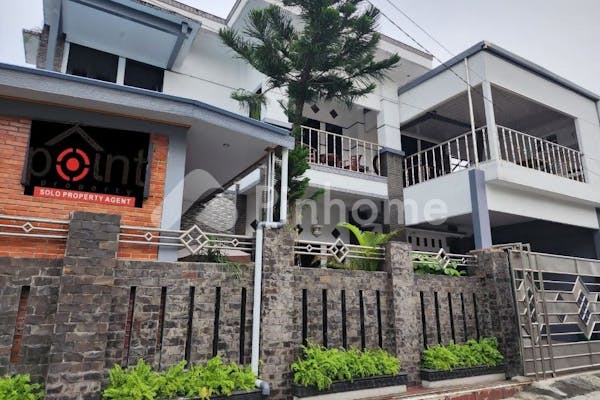 dijual rumah mewah furnish tengah kota solo di manahan - 1