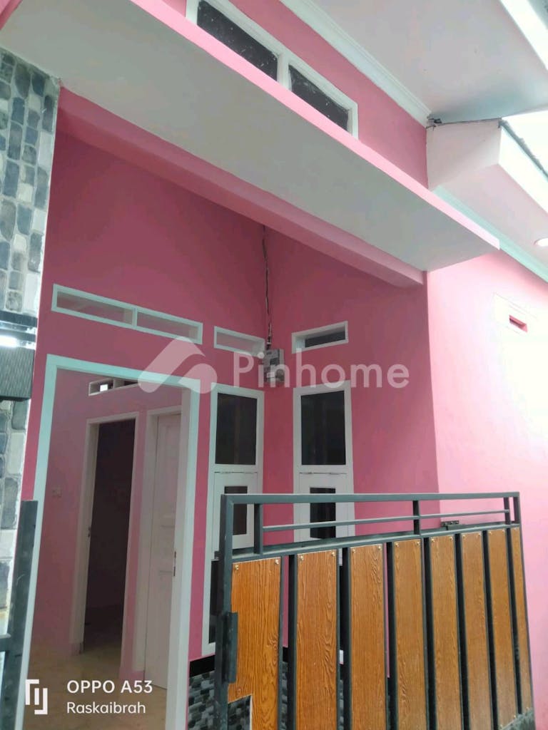 dijual rumah siap huni dekat stasiun di two residence - 1