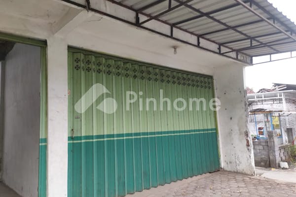 dijual rumah lokasi strategis pinggir jalan raya di jl  mahameru  rt 3   rw 2 - 1