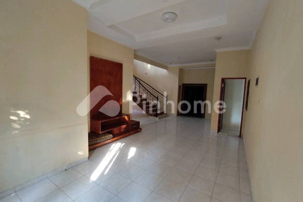 dijual rumah dalam perumahan di jl  magelang km 15 - 7