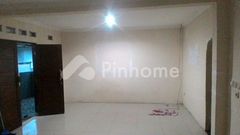 dijual rumah strategis lingkungan asri di jalan timbul - 3