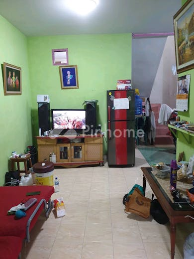 dijual rumah lokasi strategis di dasana indah blok ue 5 no 24 - 10