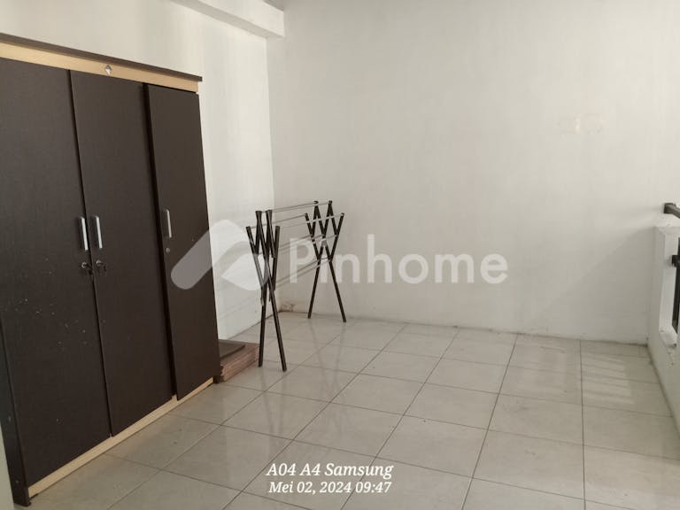 disewakan rumah 2 lantai full furnished lokasi umbulharjo di jalan sorosutan - 11