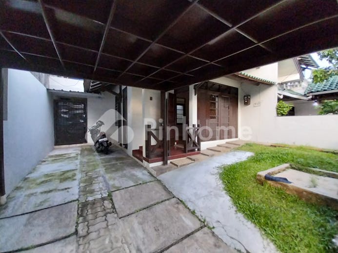 disewakan rumah lingkungan nyaman dekat golf di megapolitan cinere  jl  cinere raya - 1