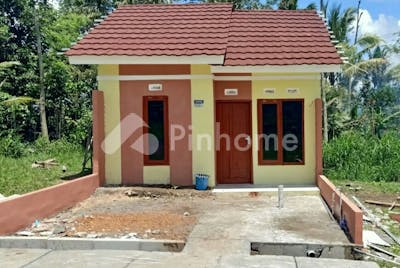 dijual rumah lokasi strategis di sukorejo - 4