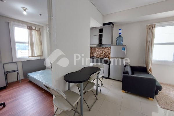 dijual apartemen 2br furnish lt 10 dekat kampus di apartemen parahyangan residence - 1