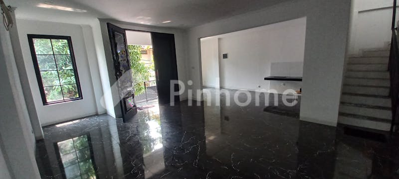 dijual rumah baru di jln alam elok  view hotel intercontinental di pondok pinang - 24