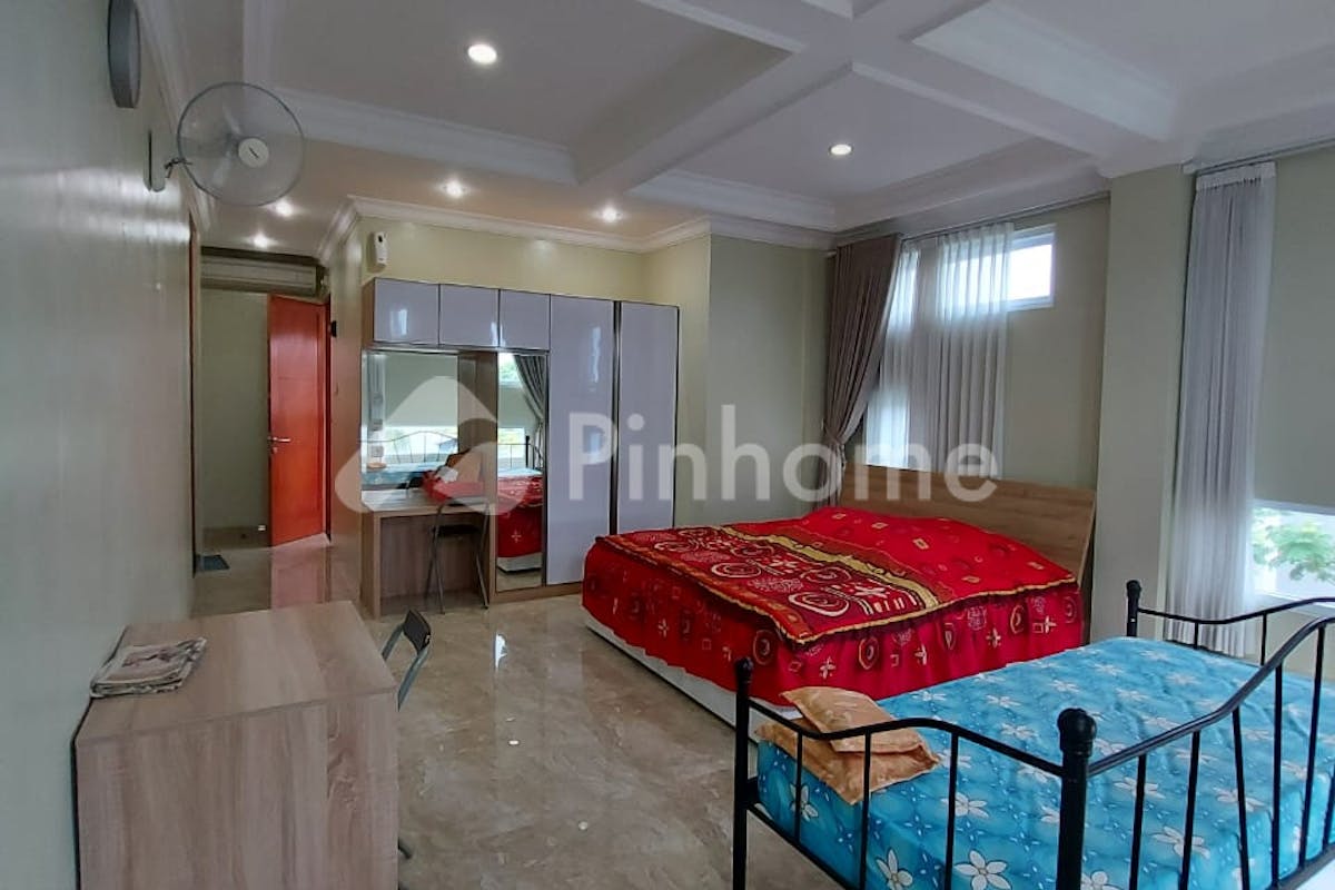 similar property dijual rumah siap huni dekat rs di perumahan graha bintaro jl  graha raya bintaro - 12