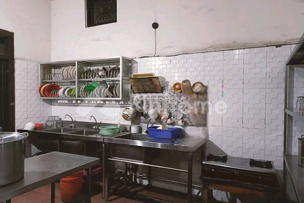 disewakan rumah usaha kuliner lengkap dgn perabotan perlengkapan di galunggung - 13