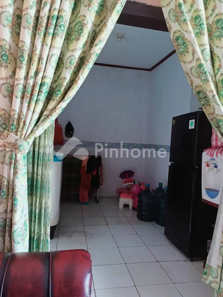 dijual rumah 2 lantai siap huni di jl  unyur serang - 2