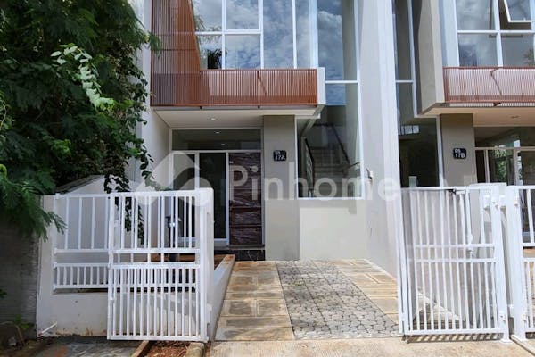 dijual rumah minimalis modern siap huni di villa mutia kirana bekasi - 1