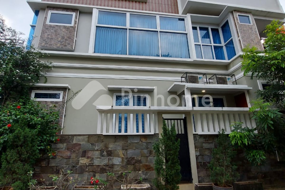 similar property dijual rumah siap huni dekat rs di perumahan graha bintaro jl  graha raya bintaro - 2