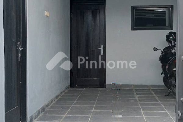 dijual rumah baru 2 lantai di jl  kramat - 2