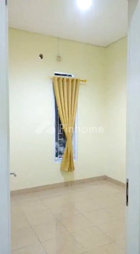 disewakan rumah depok  beji  tanah baru di  azimah beji residence   2 lantai  semi f  niar - 3