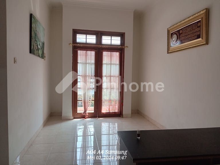 disewakan rumah 2 lantai full furnished lokasi umbulharjo di jalan sorosutan - 14