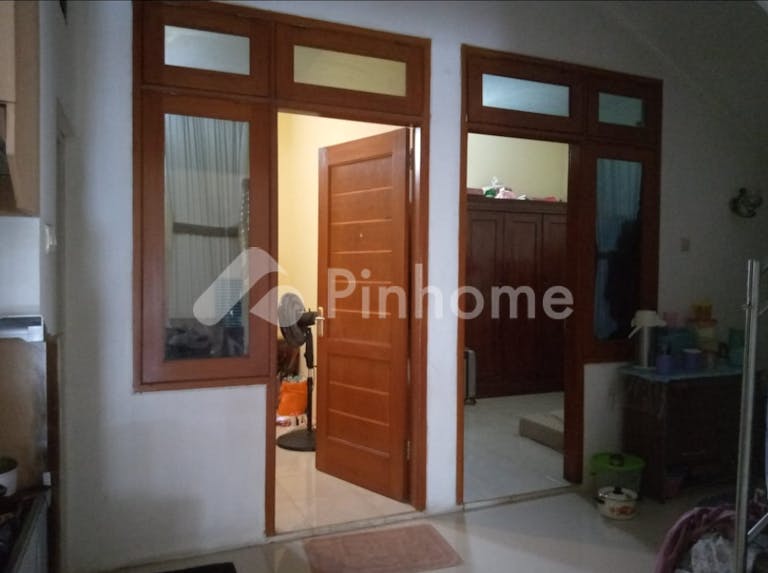 dijual rumah siap huni di jl  tira medayu  medokan ayu  kec  rungkut  kota sby  jawa timur 60295 - 5