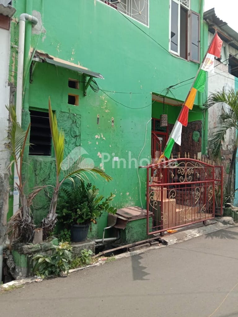 disewakan rumah di jl  kemayoran timur - 2