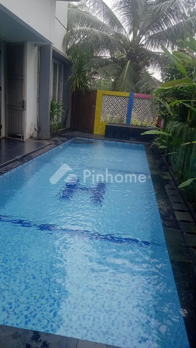 dijual rumah mewah nyaman hoek pool dalam di cluster espanola telaga golf - 5