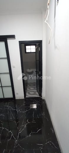 dijual rumah baru di jln alam elok  view hotel intercontinental di pondok pinang - 31