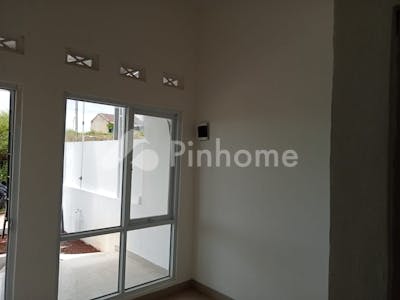 dijual rumah cantik bukit parahyangan residen di jl  cireunde bina karya padalarang - 4