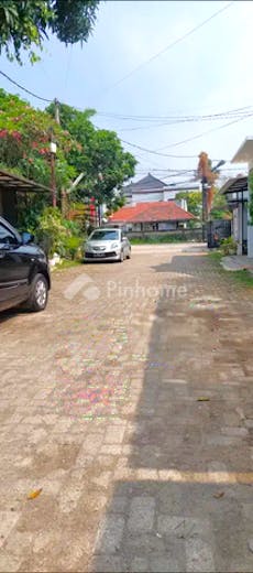 disewakan rumah depok  beji  tanah baru di  azimah beji residence   2 lantai  semi f  niar - 12