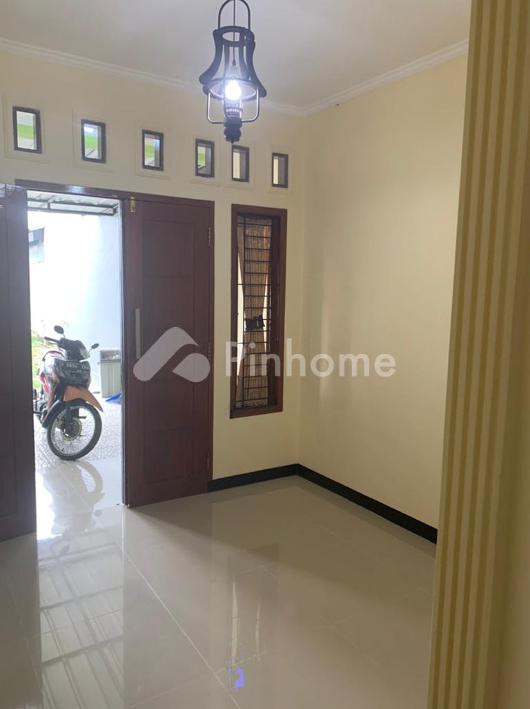 dijual rumah lokasi bagus di jl  cipedak v rt rw 006 09 no  67 - 2