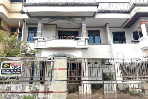 dijual rumah 2 lantai 4kt 256m2 di imam bonjol pontianak kota - 1