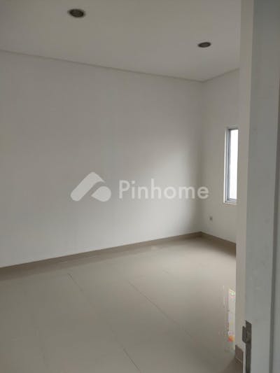 dijual rumah minimalis jalan lebar hadap barat di gading serpong sektor 7 - 4