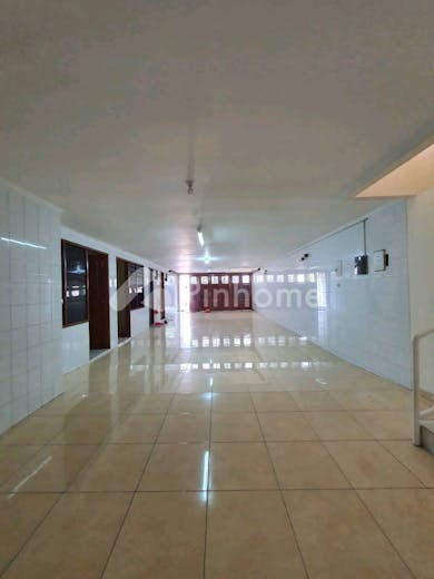 dijual rumah lokasi strategis di jl  duta niaga iii  pondok indah - 15