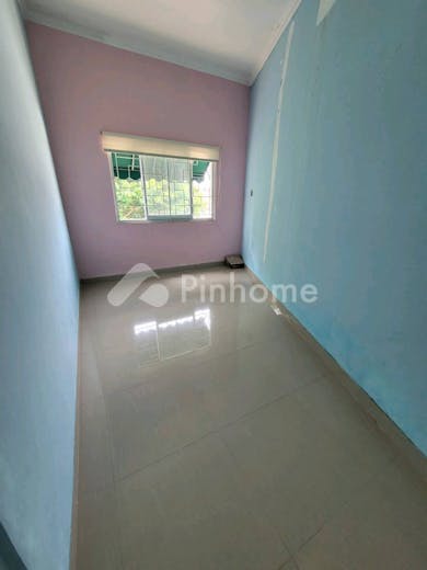 dijual rumah furnished lokasi strategis di jalan srengseng sawah - 18