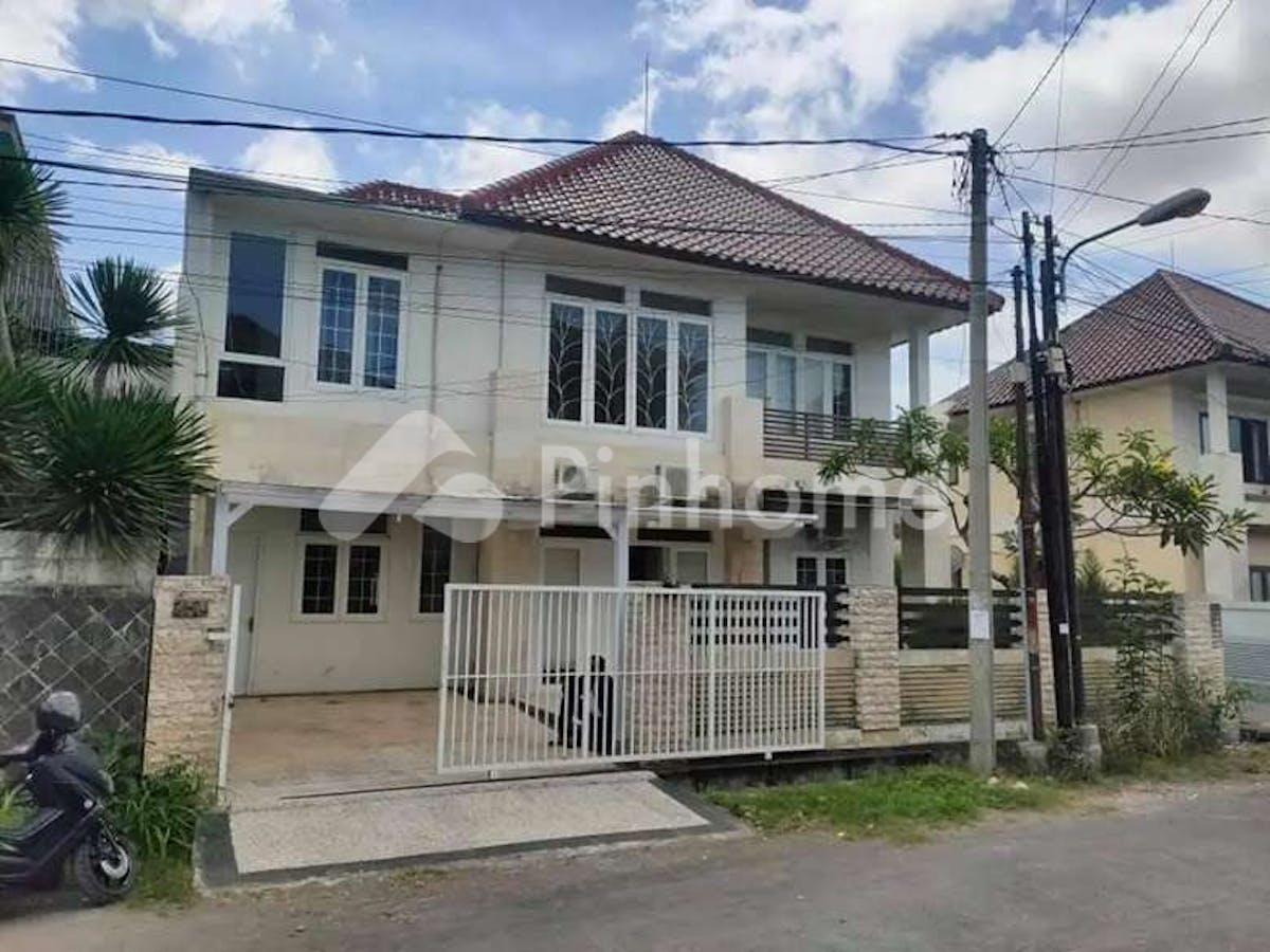 Dijual Rumah Siap Huni Dekat Lapangan di Jl. Tukad Barito - Gambar 1