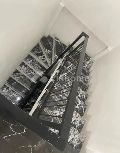 dijual rumah baru di jln alam elok  view hotel intercontinental di pondok pinang - 14