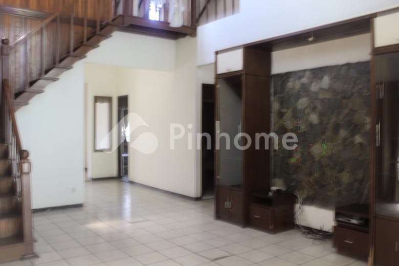 dijual rumah di perumahan di banyumanik  lokasi strategis di setiabudi - 4