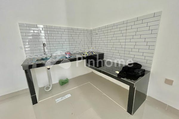 dijual rumah jl stella raya di stella permata residence - 9