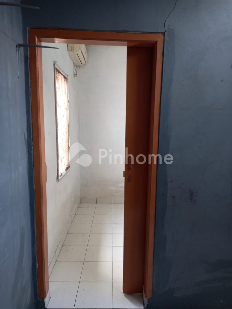 dijual rumah 2 lantai 2kt 60m2 di jl dahlia - 7