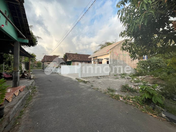 dijual rumah modern mangku jalan aspal di jl magelang km 12 sleman - 7