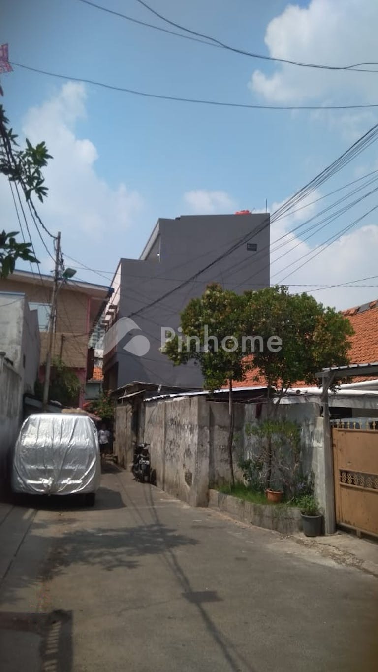 disewakan rumah br per tahun 3 lt 3 km 3 kamar di pemandangan 3 satria 1 no 9 pademangan barat - 4