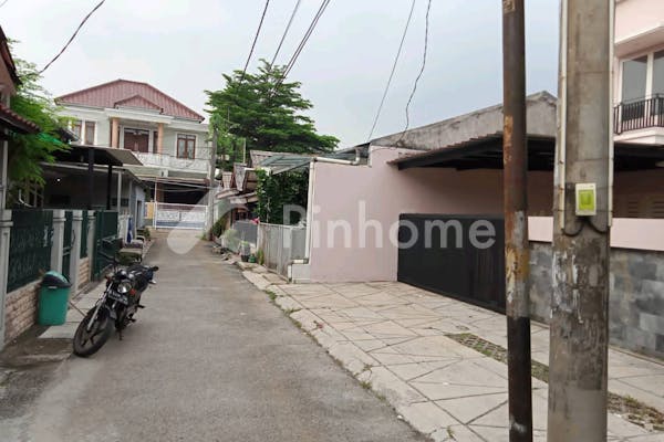 dijual rumah siap huni dekat rs di bintaro sektor 3 - 3