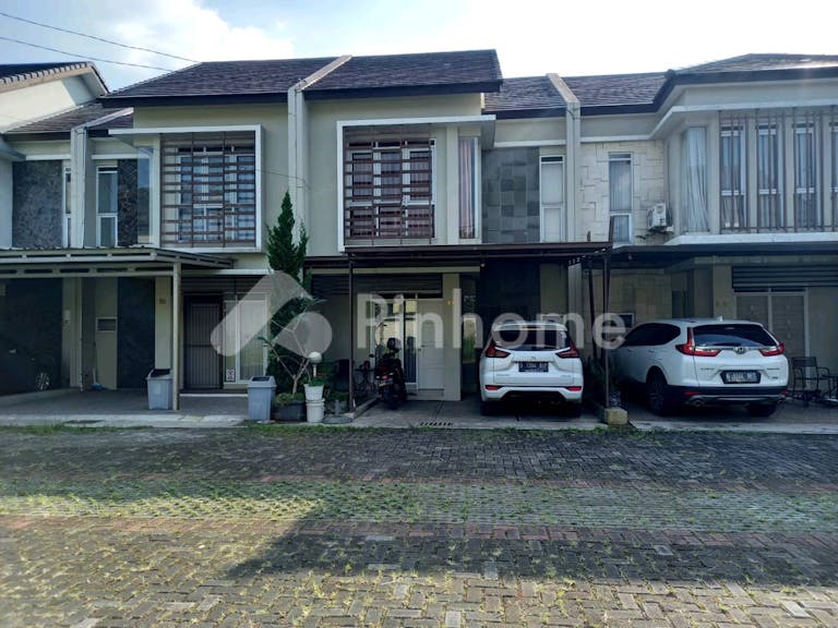 dijual rumah lokasi strategis dekat mall di cipamokolan - 1