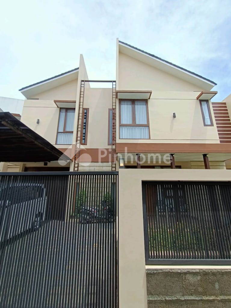 dijual rumah modern bagus dan nyaman di jl  siaga pejaten barat - 1