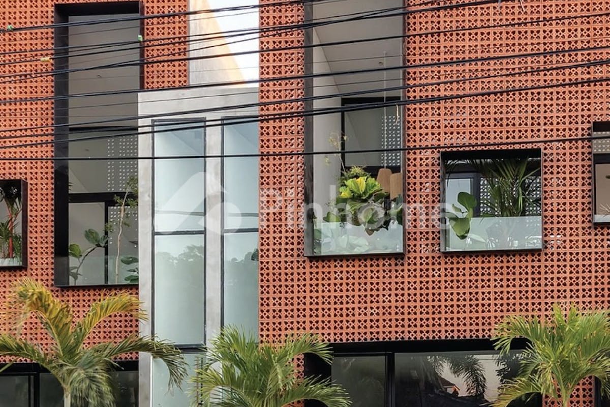 similar property dijual ruko lokais strategis di jalan raya berawa  teras shops   apartments - 1