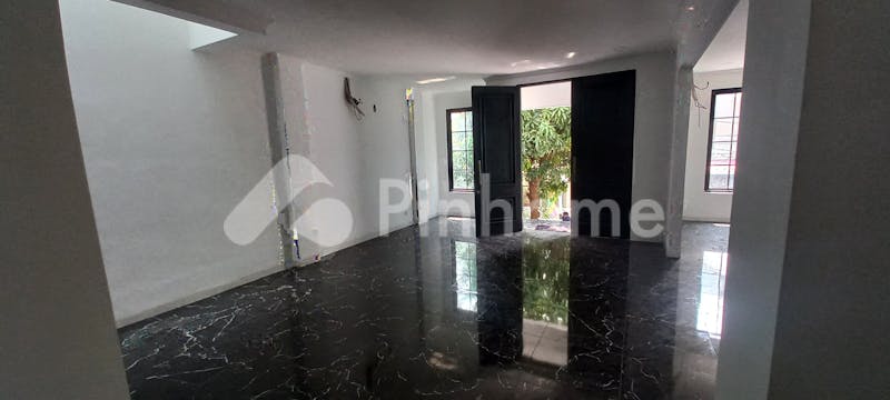 dijual rumah baru di jln alam elok  view hotel intercontinental di pondok pinang - 23