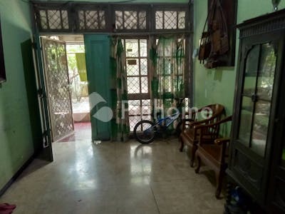 dijual rumah lokasi strategis di bumi satria kencana - 4