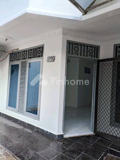 dijual rumah second di lokasi strategis pondok kelapa di jl lembah pinang blok i15 no 54 - 2