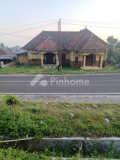 dijual rumah poros jalan raya lokasi bagus di jl  raya jambean balai desa dawuhansengon - 1