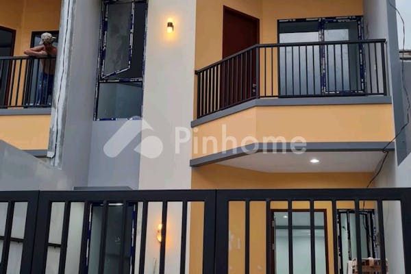 dijual rumah baru di meruya utara jakbar di jl  soka jingga 3 - 4