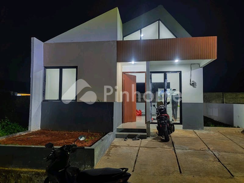 dijual rumah dekat mall the park sawangan di jl  h  rabun - 1