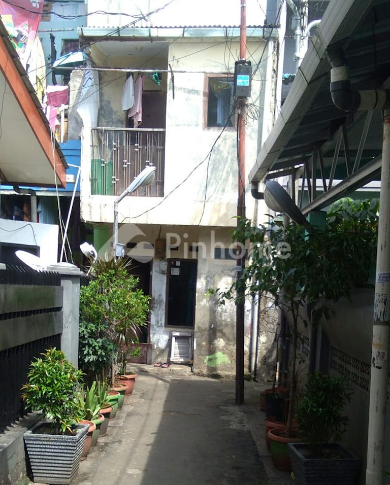 dijual rumah harga terbaik di jalan johar - 1