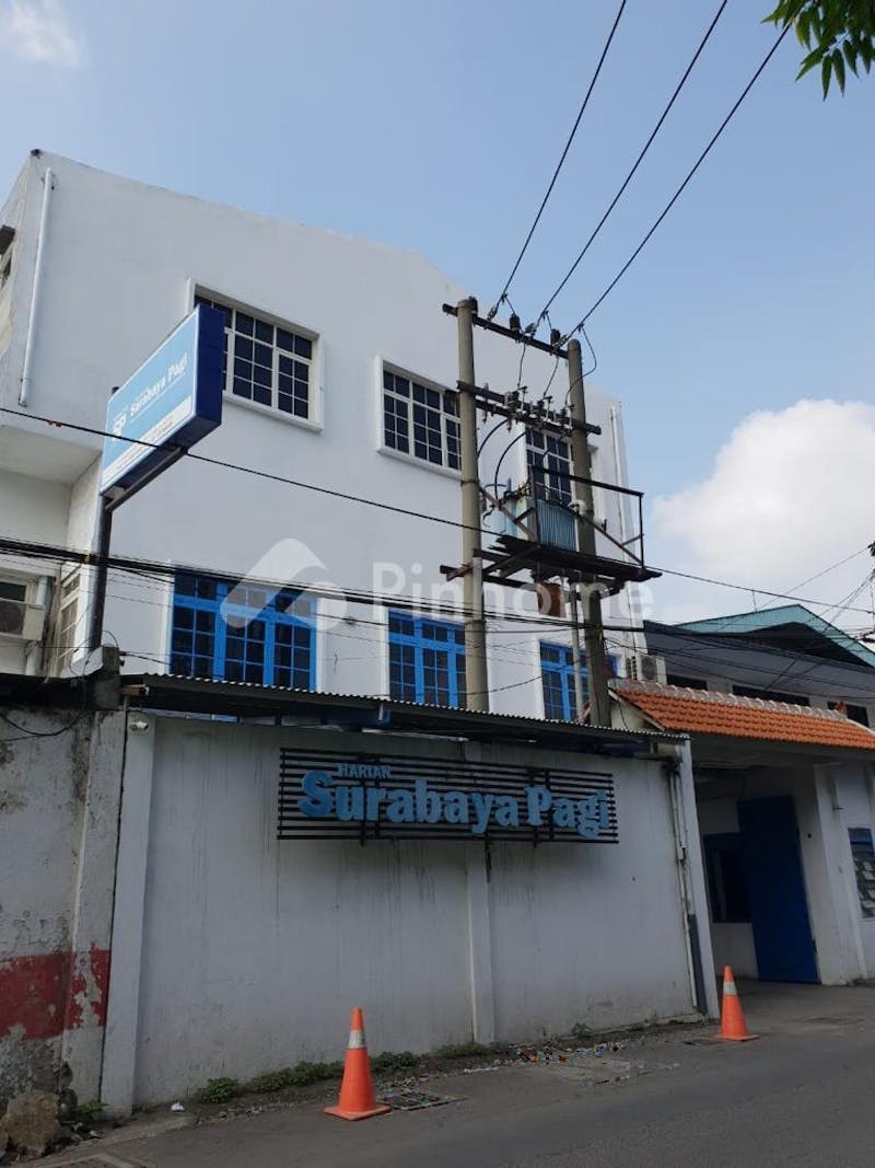 dijual tanah komersial gedung besar bekas kantor di banyu urip surabaya - 1